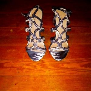 Womens Bcbg MaxAzria snake print sandals/heels.Size:8